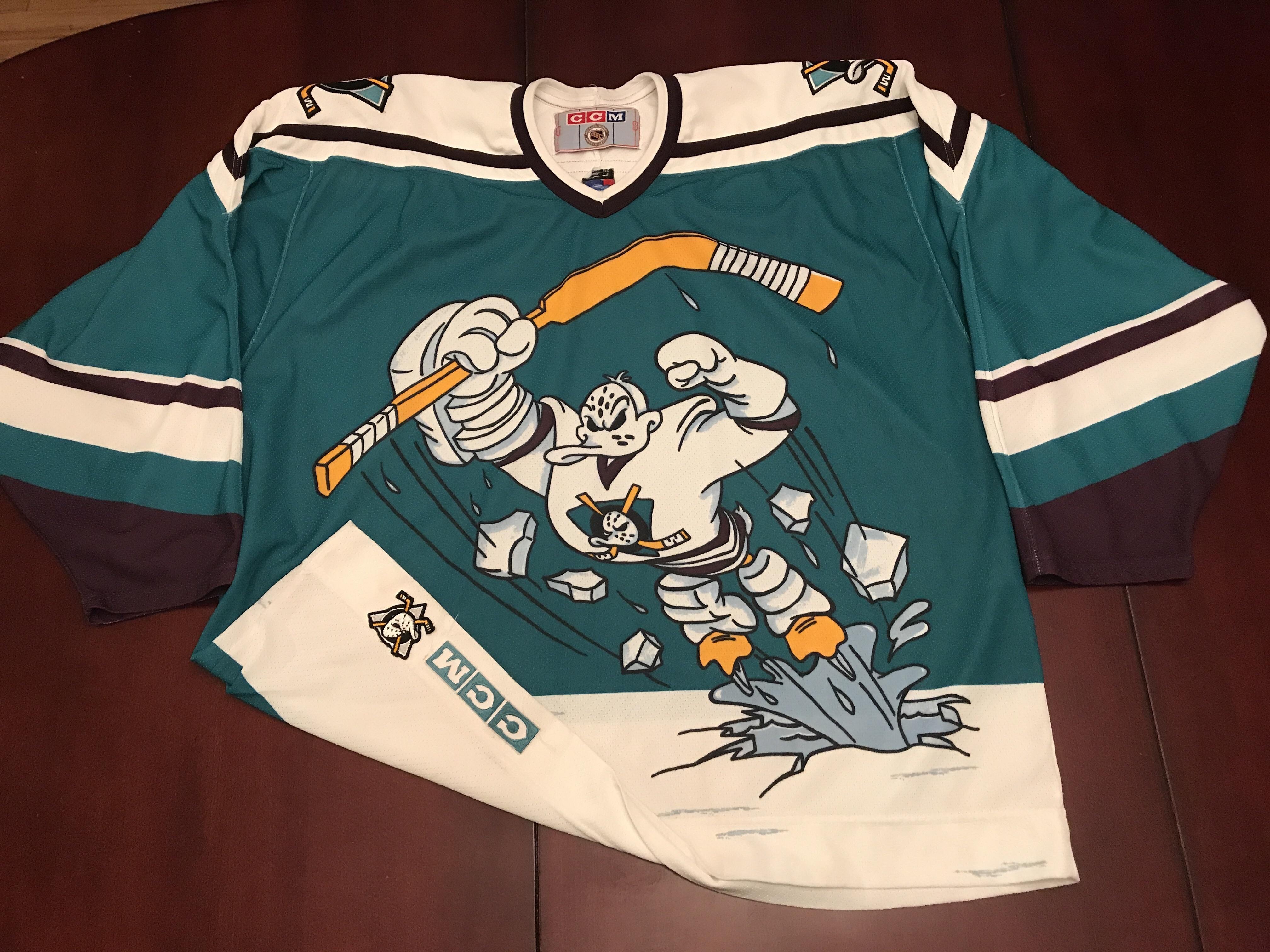 Looks like the Anaheim Ducks are bringing back the greatest hockey sweater  of all time, This is the Loop